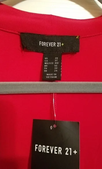 Plus size wrap top - Picture 4 of 6